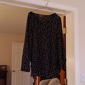 Long sleeve split neck tee.